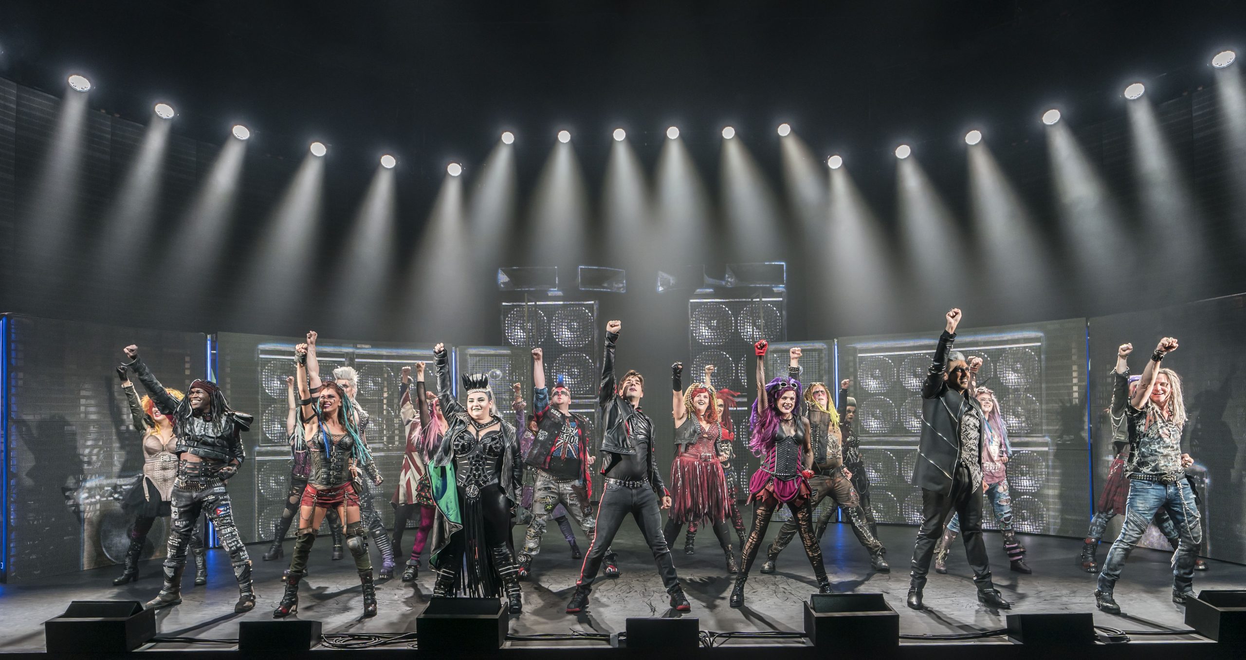 REVIEW: We Will Rock You – Pop your smartphone down for three hours & go & immerse yourself in some good old-fashioned live entertainment